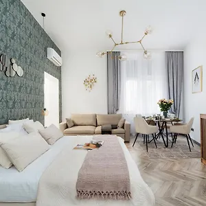 golden-apartment-by-loft-affair.krakowhotelspoland.com/