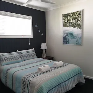 lisianna-apartments-scarness.queenslandhotels.net/